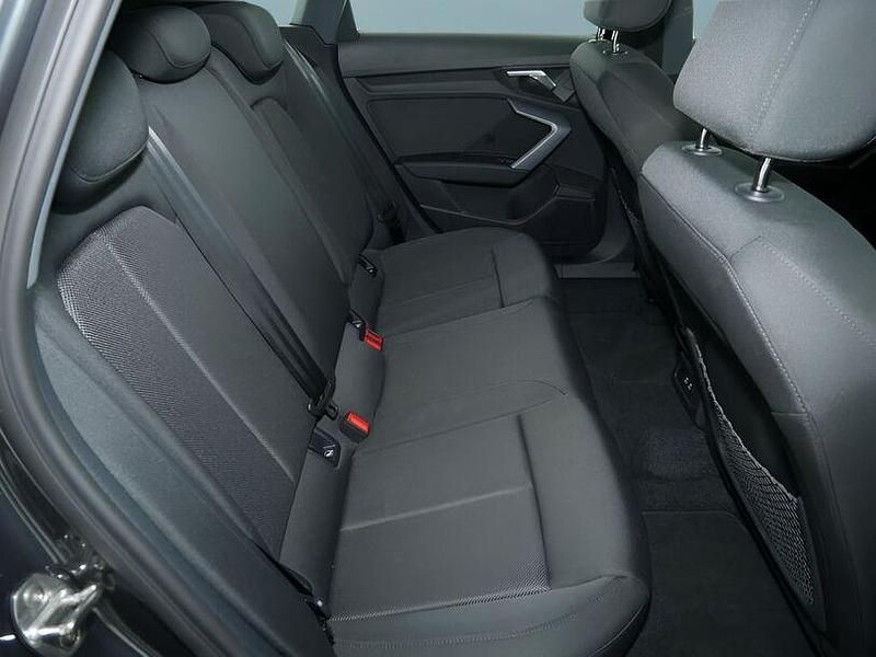 Gebraucht Audi A3 116 PS (85 kW) 2025 Grau Limousine