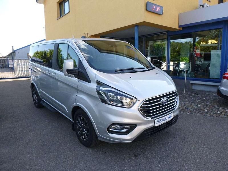 Moondustsilver Gebraucht 2023 Ford Tourneo Custom Titanium X Van / Kleinbus | 48.990 € (Fairer Preis) - Bild 1/4