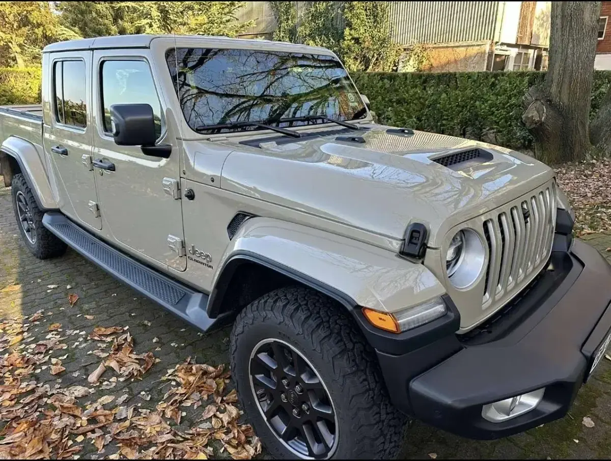 Gebraucht Jeep Gladiator Overland 264 PS (194 kW) 2022 Beige Pickup