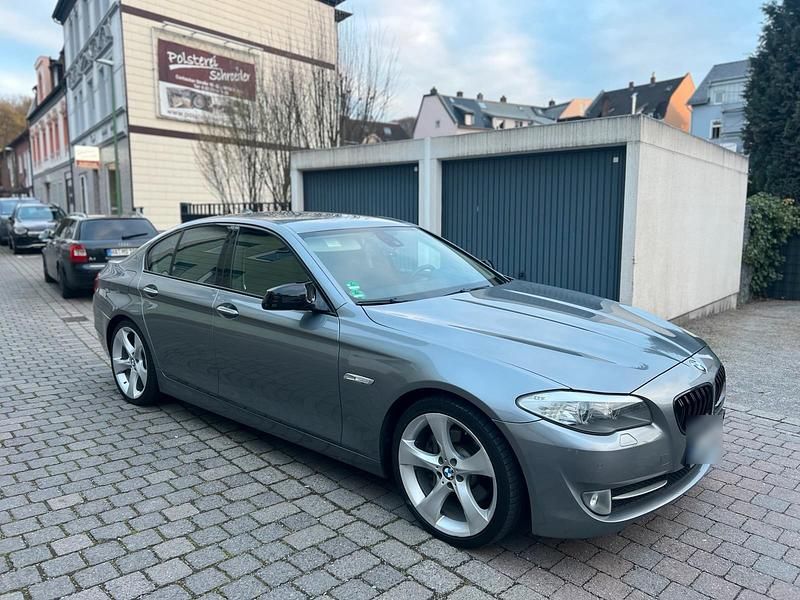 Gebraucht BMW 530 258 PS (189 kW) 2011 Grau Limousine