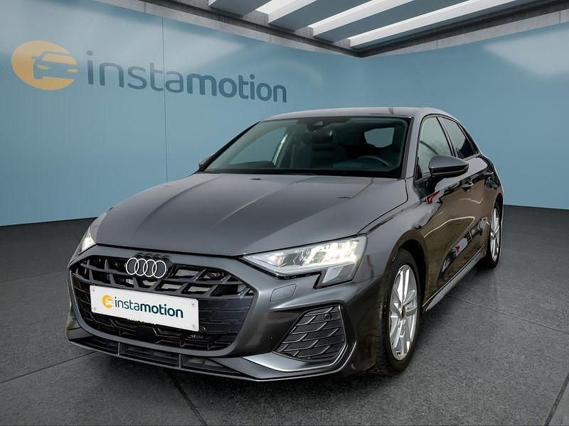 Grau Gebraucht 2025 Audi A3 Sportback Kleinwagen | 35.749 € (Fairer Preis) - Bild 1/4