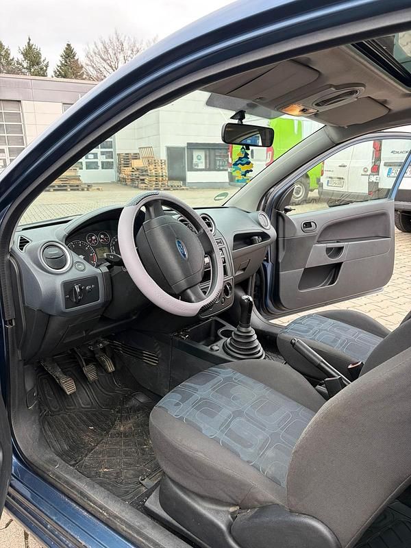 Gebraucht Ford Fiesta 60 PS (44 kW) 2006 Blau Kleinwagen