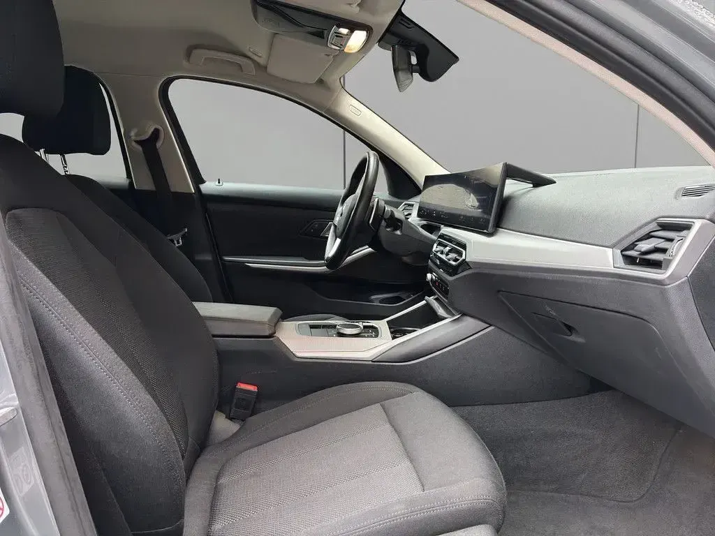 Gebraucht BMW 318 156 PS (114 kW) 2024 Grau / skyscraper grau (metallic) Kombi