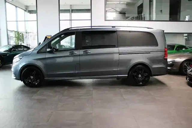 Gebraucht Mercedes V300 Avantgarde Edition 237 PS (174 kW) 2021 Grau Van / Kleinbus
