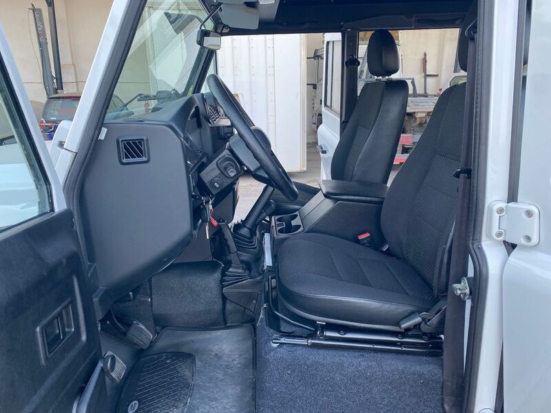 Gebraucht Land Rover Defender 122 PS (89 kW) 2013 Weiß SUV