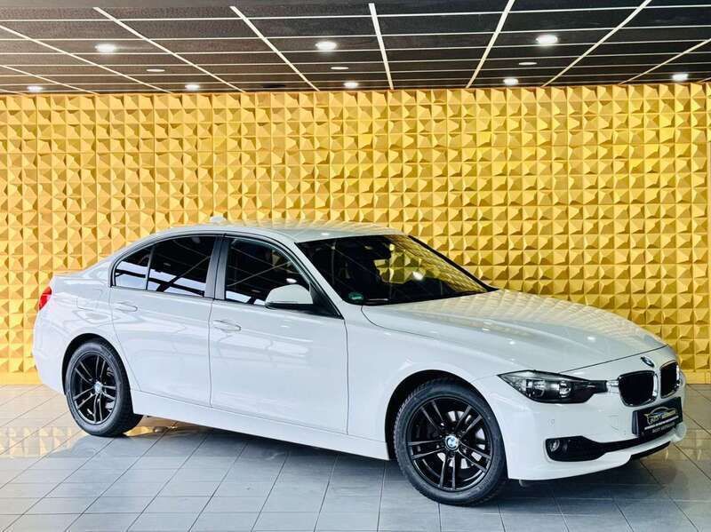 Alpinweiss iii Gebraucht 2013 BMW 318 Limousine | 11.900 € (Fairer Preis) - Bild 1/4
