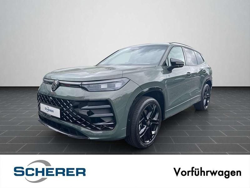 Cipressinogrün metallic (metallic) Gebraucht 2025 VW Tayron R-line SUV | 59.880 € (Guter Preis) - Bild 1/4