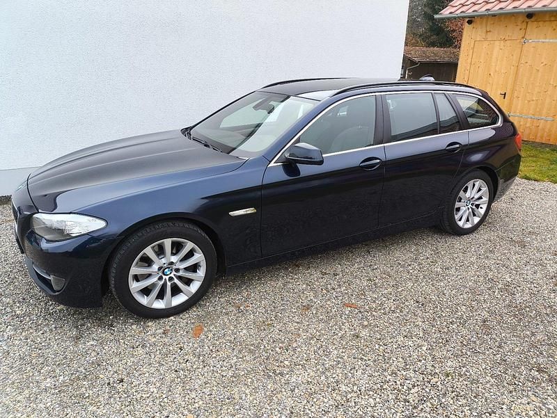 Blau Gebraucht 2011 BMW 525 Sport Line Kombi | 7.500 € (Superpreis) - Bild 1/4