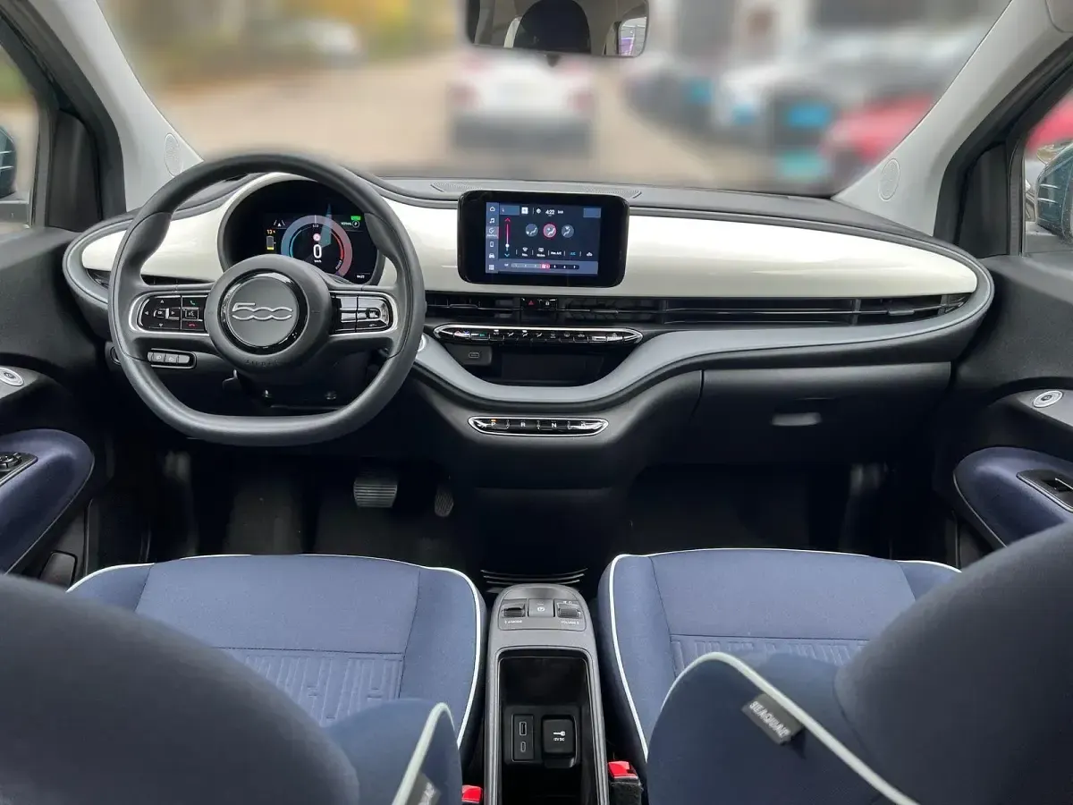 Gebraucht Fiat 500e Action 69 kW (95 PS) 2023 Grün colore interno (fabric. with fiat l (metallic) Kleinwagen