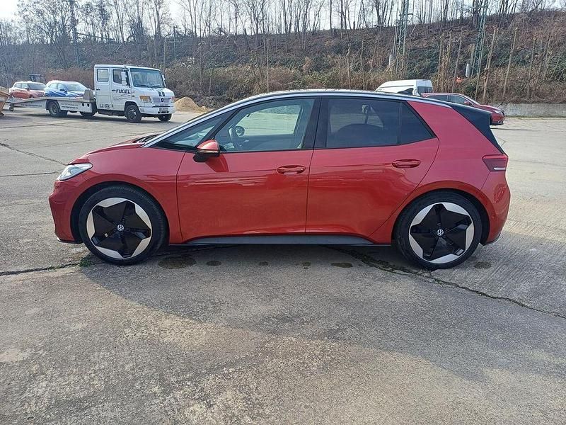 Gebraucht VW ID.3 Pro 150 kW (204 PS) 2023 Kings red metallic Kleinwagen