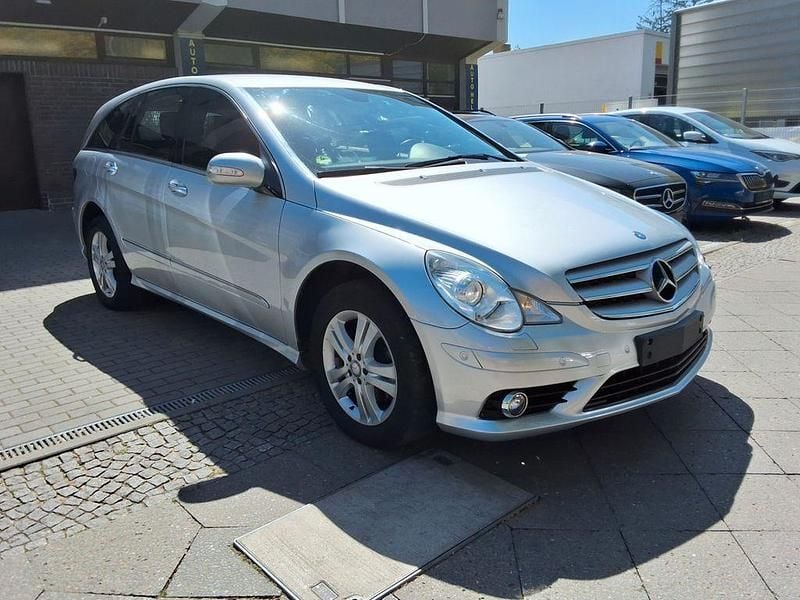 Iridiumsilber Gebraucht 2007 Mercedes R350 Van / Kleinbus | 8.900 € (Fairer Preis) - Bild 1/4