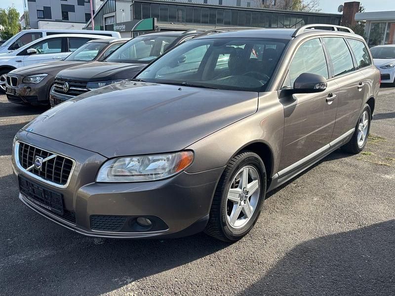 Grau Gebraucht 2008 Volvo V70 Kinetic Kombi | 4.900 € (Fairer Preis) - Bild 1/4