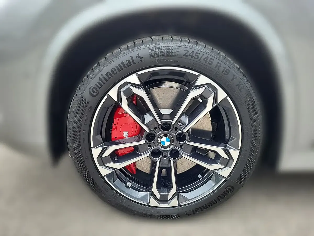 Neu BMW iX1 M Sport 313 kW (426 PS) 2026 Spacesilber SUV