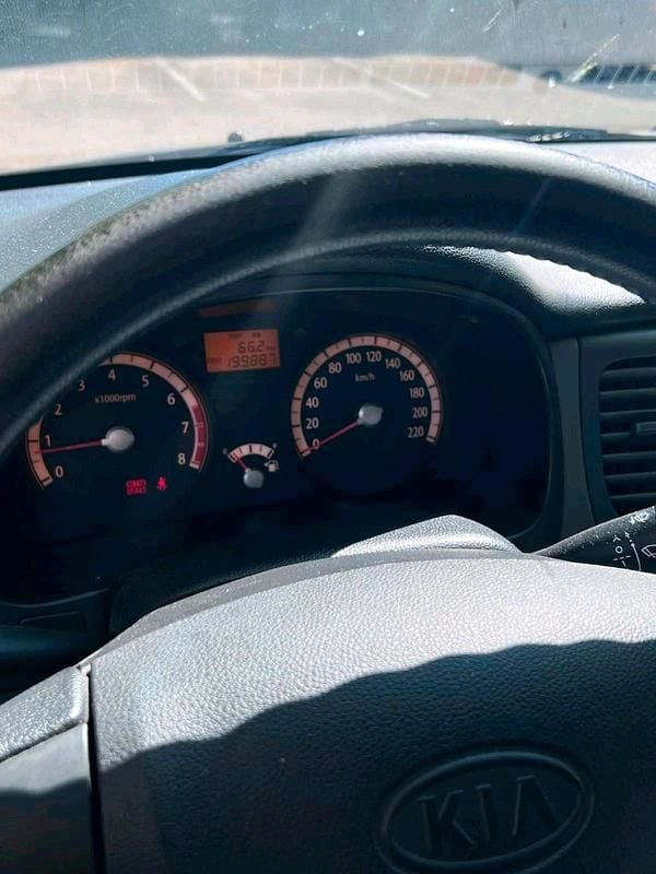 Second-hand Kia Rio 97 CP (71 kW) 2009 Negru Hatchback