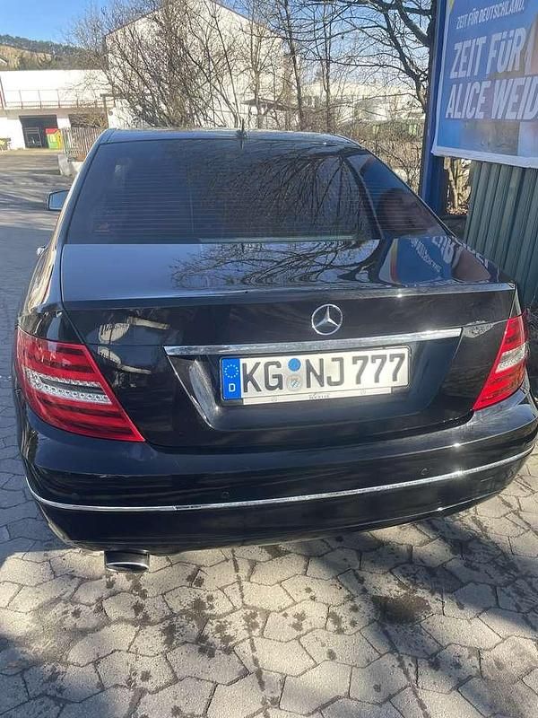 Schwarz Gebraucht 2012 Mercedes C250 Avantgarde Limousine | 10.000 € (Etwas zu teuer) - Bild 1/4