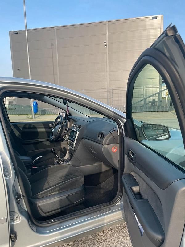 Gebraucht Ford Focus 116 PS (85 kW) 2006 Grau Kombi