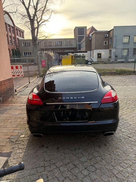 Gebraucht Porsche Panamera 299 PS (219 kW) 2011 Schwarz Kleinwagen