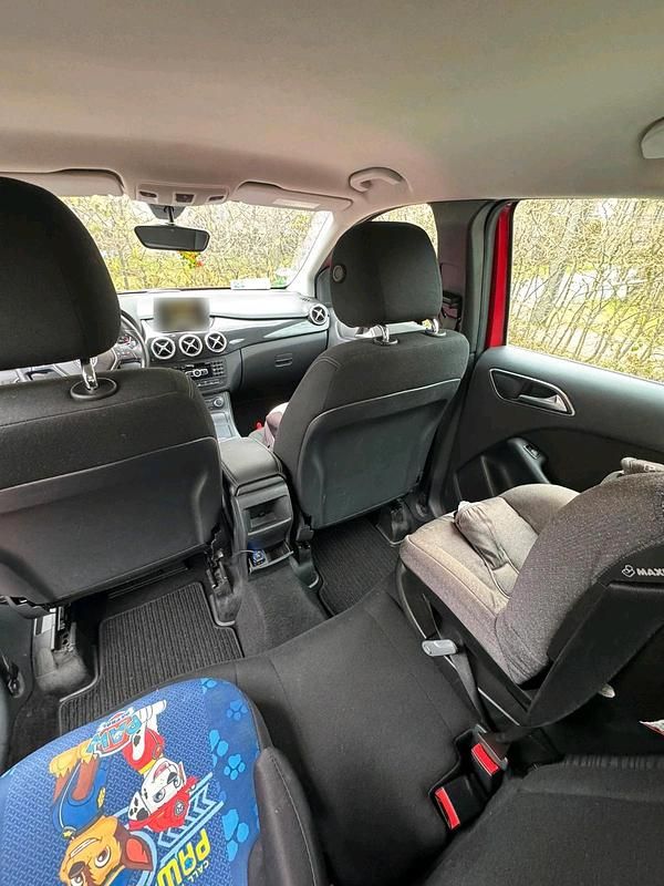 Gebraucht Mercedes B180 122 PS (89 kW) 2012 Rot Van / Kleinbus