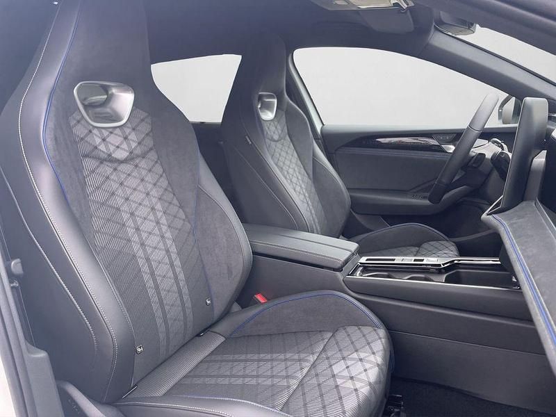 Second-hand VW Passat R-line 150 CP (110 kW) 2025 Alb Break