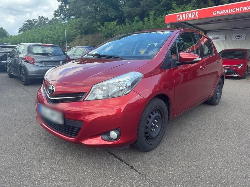 Rot Gebraucht 2012 Toyota Yaris Multidrive S Kleinwagen | 7.990 € (Fairer Preis) - Bild 1/4