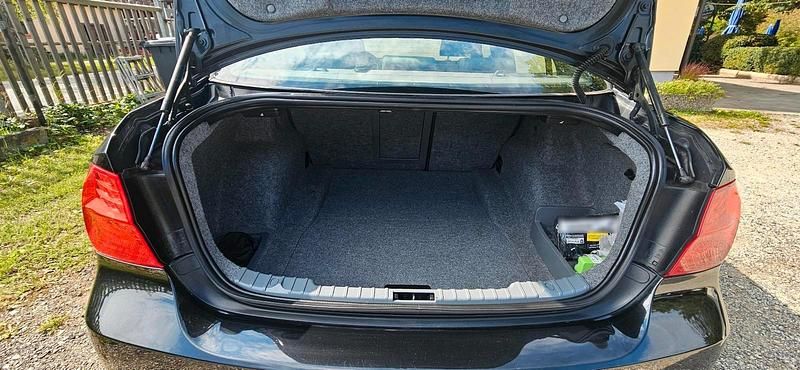 Gebraucht BMW 318 143 PS (105 kW) 2009 Schwarz Limousine