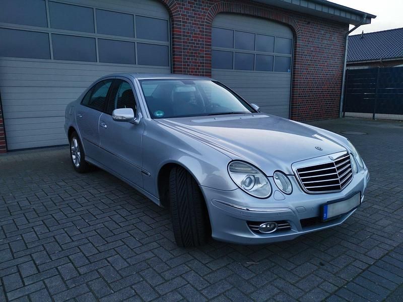 Gebraucht Mercedes E300 211 PS (155 kW) 2009 Silber Limousine