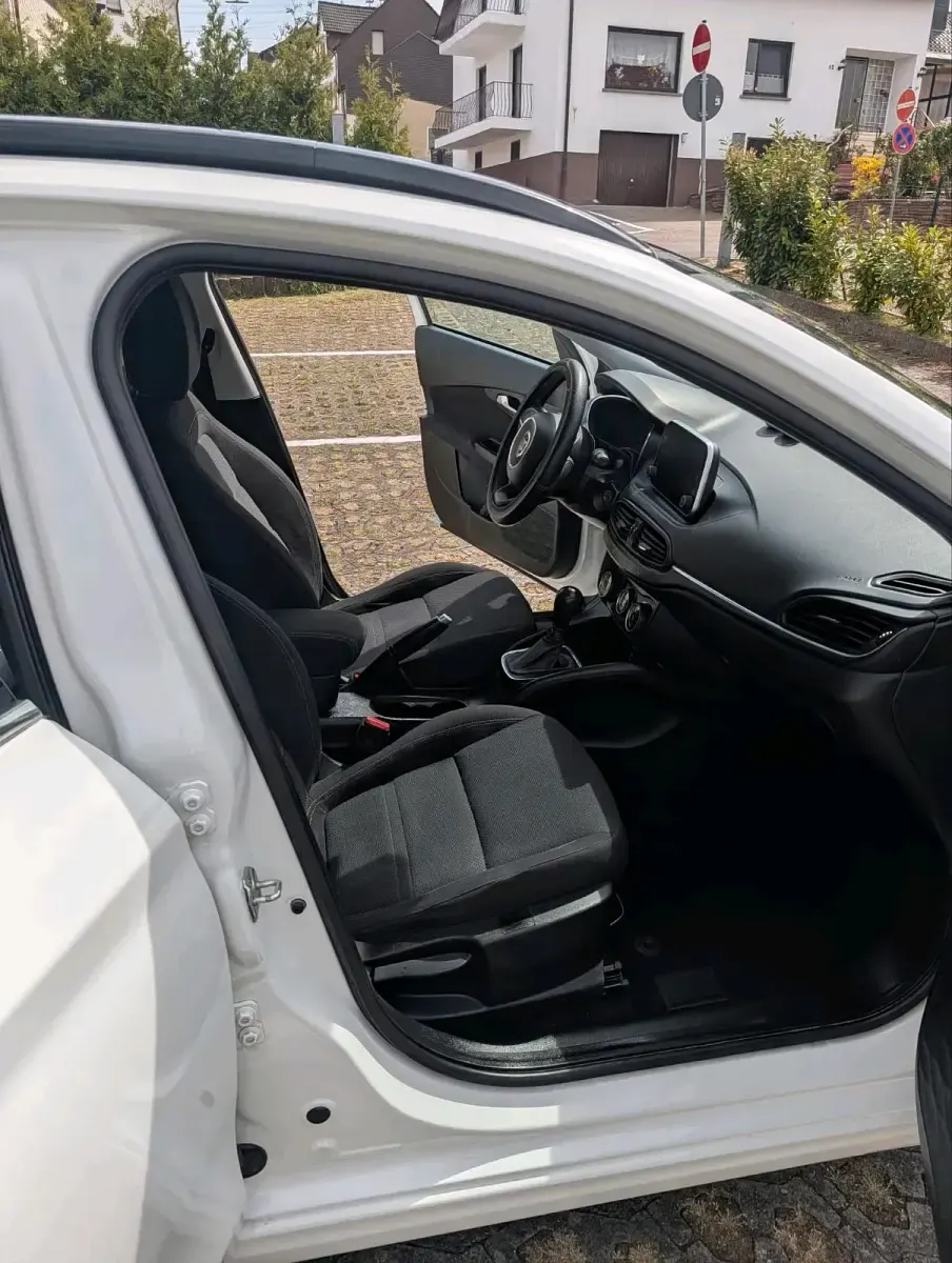 Usado Fiat Tipo 120 CV (88 kW) 2019 Blanco Familiar
