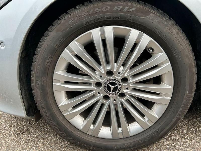 Gebraucht Mercedes C180 Avantgarde 170 PS (125 kW) 2023 Silber Limousine