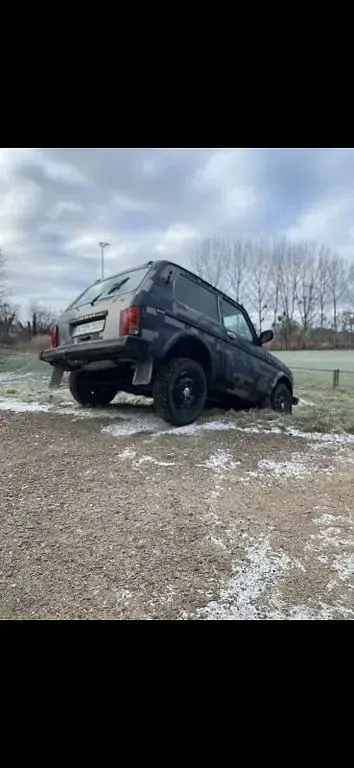 Gebraucht Lada niva 83 PS (61 kW) 2011 SUV