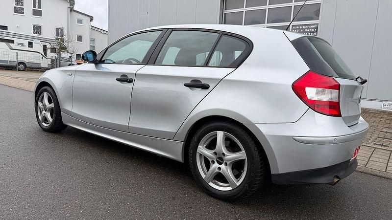 Gebraucht BMW 118 129 PS (94 kW) 2005 Silber Kleinwagen
