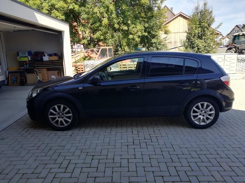 Gebraucht Opel Astra 105 PS (77 kW) 2004 Schwarz Kleinwagen