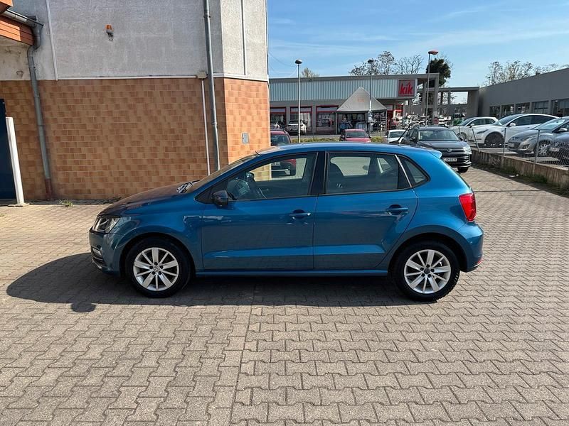 Gebraucht VW Polo Comfortline 89 PS (65 kW) 2015 Blau Limousine