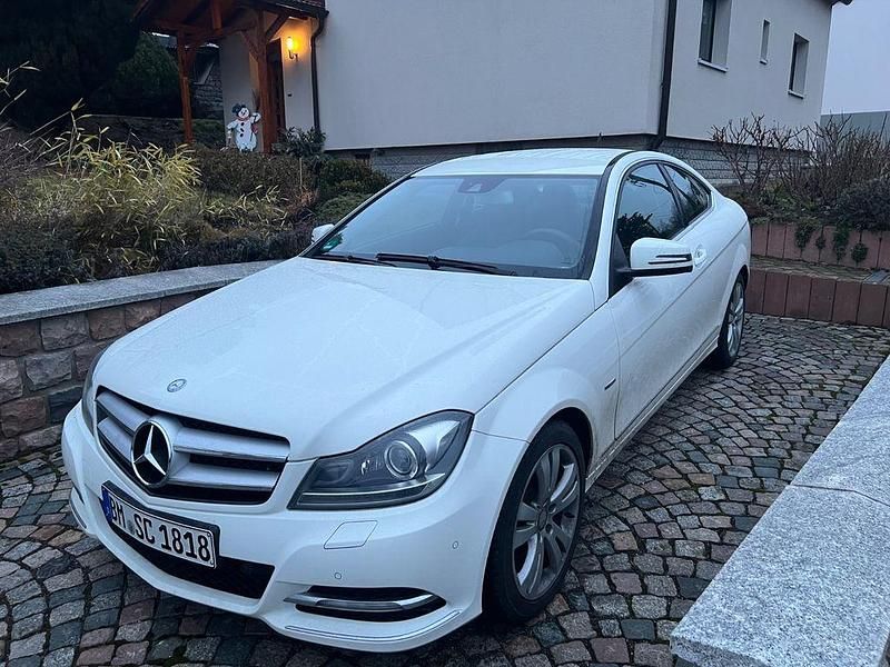 Gebraucht Mercedes C180 156 PS (114 kW) 2011 Weiß Coupé