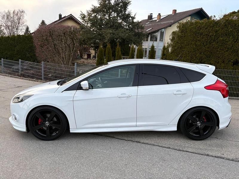Gebraucht Ford Focus ST-Line 150 PS (110 kW) 2013 Weiß Limousine