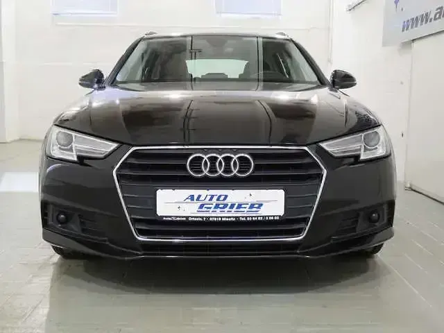 Gebraucht Audi A4 Basis 190 PS (139 kW) 2019 Brillantschwarz Kombi