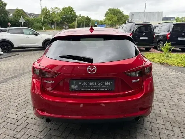 Gebraucht Mazda 3 Inclusive 120 PS (88 kW) 2018 Rot Limousine