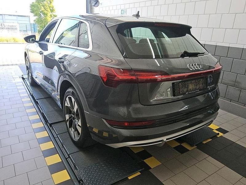 Gebraucht Audi e-tron S-Line 230 kW (313 PS) 2022 Grau SUV