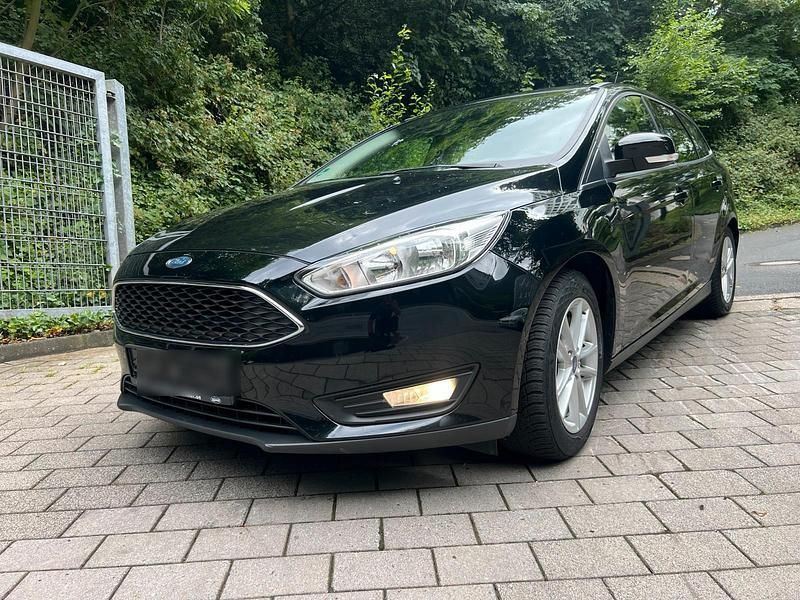 Schwarz Gebraucht 2017 Ford Focus Kombi | 5.650 € (Superpreis) - Bild 1/4