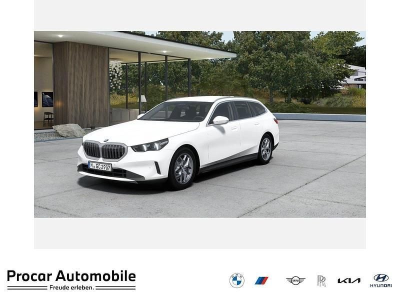 Alpinweiß uni Neu 2025 BMW 520 Kombi | 51.890 € (Superpreis) - Bild 1/4