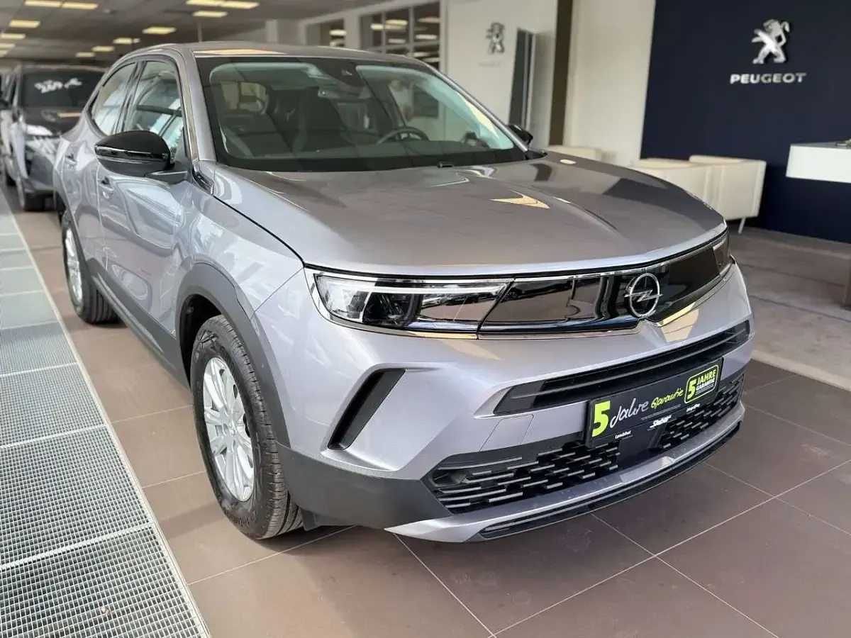 Gebraucht Opel Mokka Edition 101 PS (74 kW) 2023 Kontrast grau/quarz silber SUV