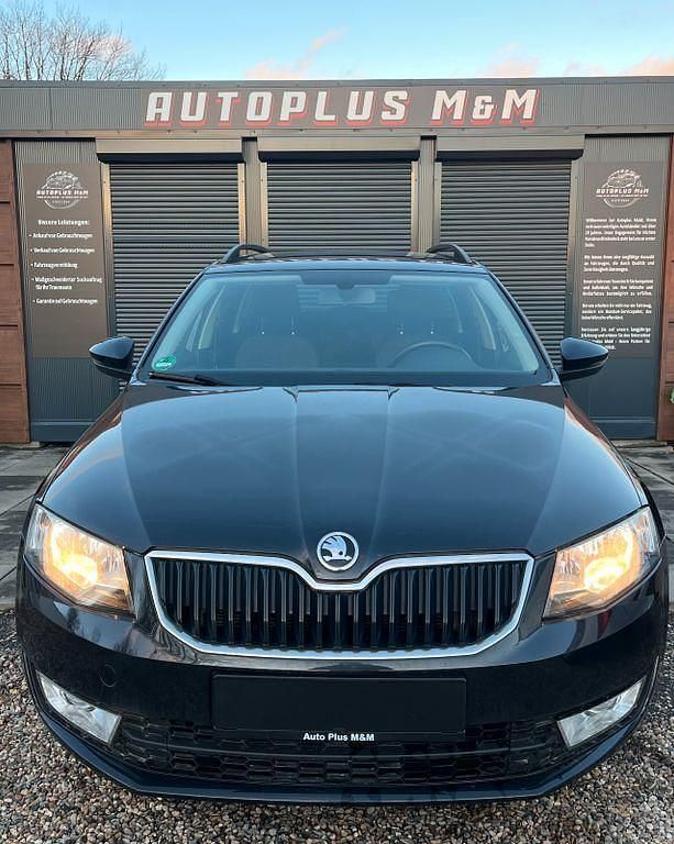 Schwarz Gebraucht 2016 Skoda Octavia Ambition Kombi | 7.999 € (Superpreis) - Bild 1/4