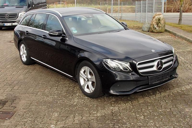 Gebraucht Mercedes E220 194 PS (142 kW) 2017 Obsidanschwarz Kombi