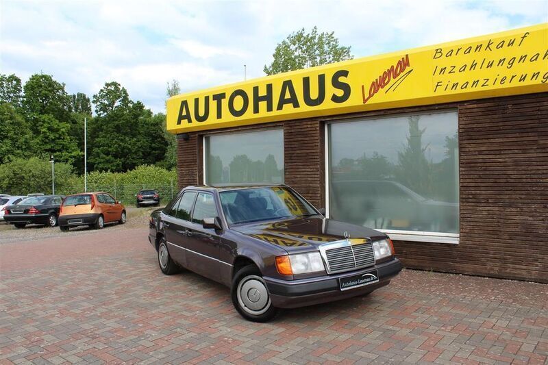 Braun Gebraucht 1992 Mercedes E230 Limousine | 3.900 € - Bild 1/4