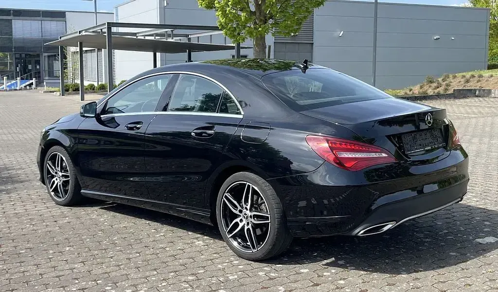Gebraucht Mercedes CLA180 122 PS (89 kW) 2019 Schwarz Coupé