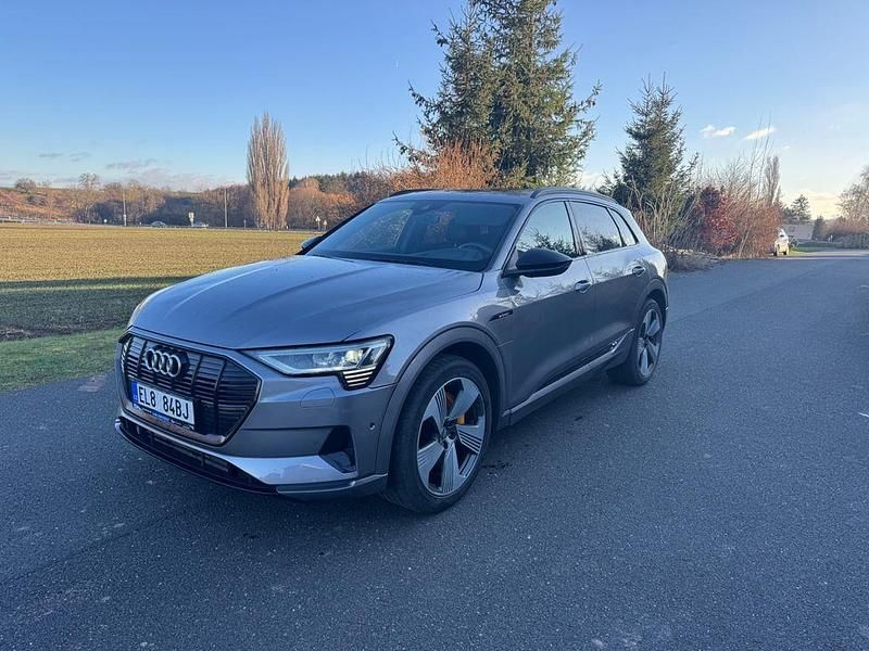 Grau Gebraucht 2019 Audi e-tron SUV | 28.000 € (Superpreis) - Bild 1/4