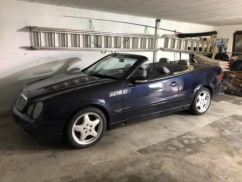 Gebraucht Mercedes CLK230 197 PS (144 kW) 2000 Blau Cabrio