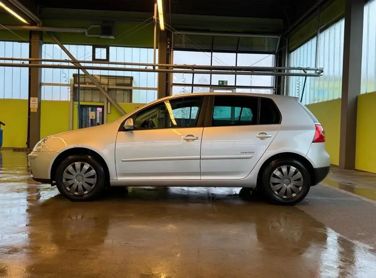 Gebraucht VW Golf V Trendline 80 PS (58 kW) 2008 Grau Kleinwagen