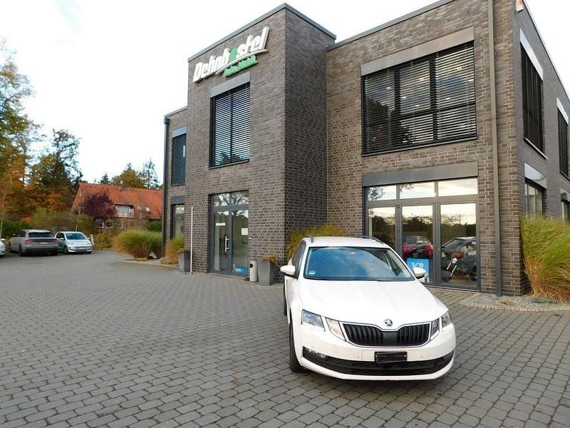 Weiß Gebraucht 2019 Skoda Octavia Soleil Kombi | 11.800 € (Superpreis) - Bild 1/4