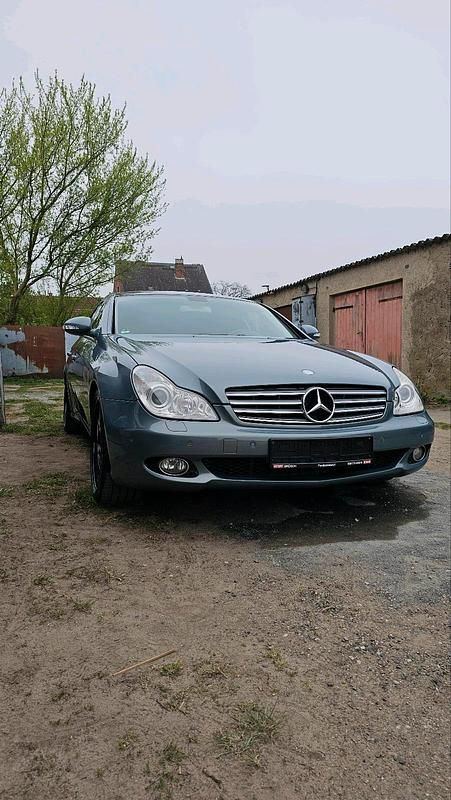 Grau Gebraucht 2004 Mercedes CLS350 Coupé | 8.700 € (Fairer Preis) - Bild 1/4