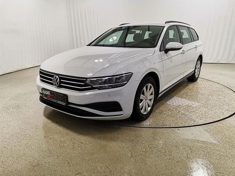 Gebraucht VW Passat Conceptline 150 PS (110 kW) 2022 Gletscherweiß metallic Kombi